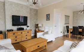 Barwick Apartment - Spacious 2 Bed Apartment With 2 Floors Located In Scarborough, Great For Family Trips!